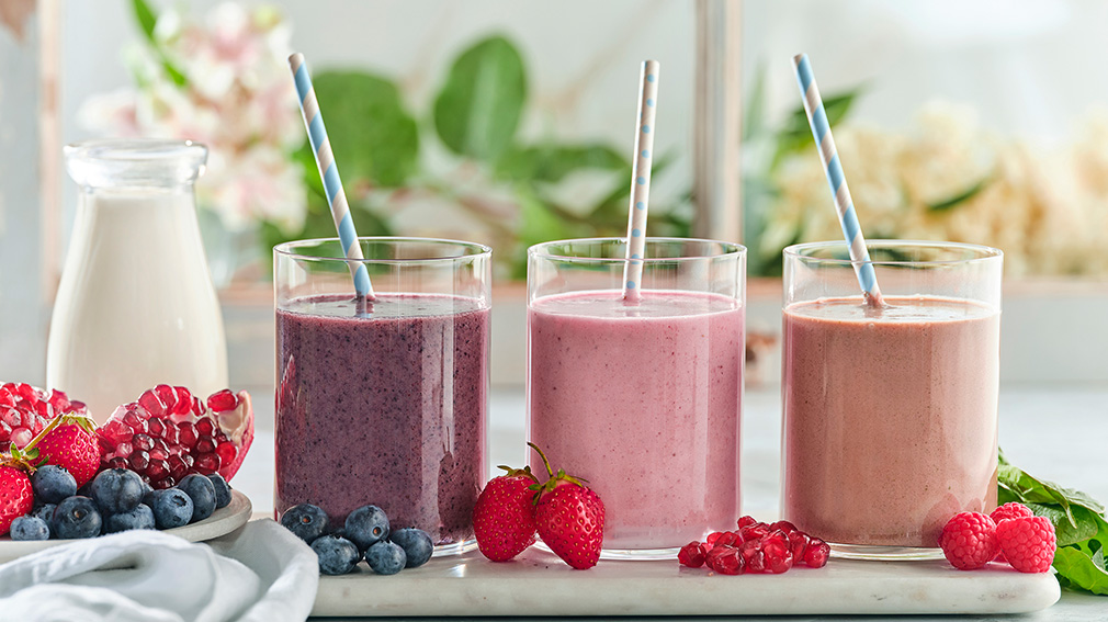 The World of Smoothies: History, Benefits, Variations, and the Art of Blending